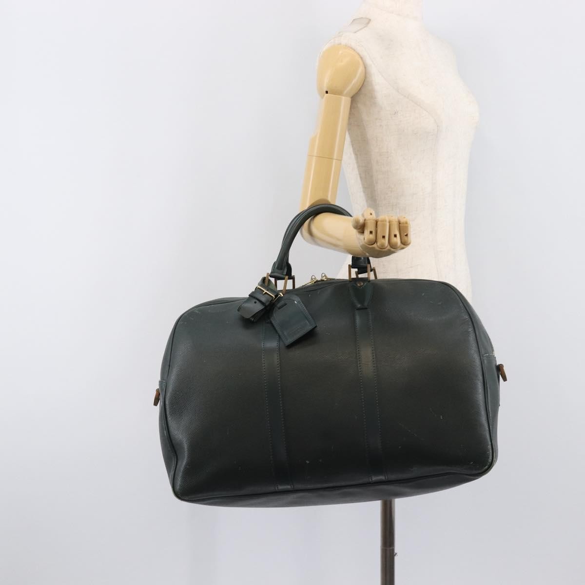Louis Vuitton Kendall Taiga Leather Green Leather Handbag (Pre-Owned)