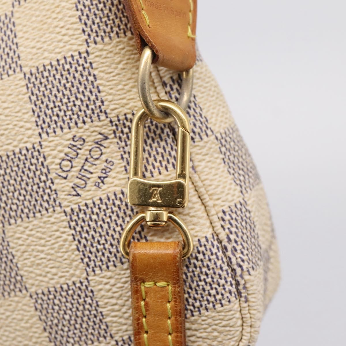 Louis Vuitton Pochette Accessoires Damier White Canvas Clutche & Pouche Bag (Pre-Owned)