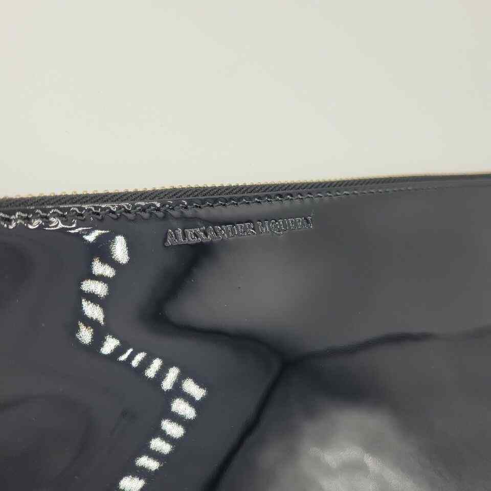 Alexander McQueen Women's Dark Navy Patent Leather Skull Large Pouch