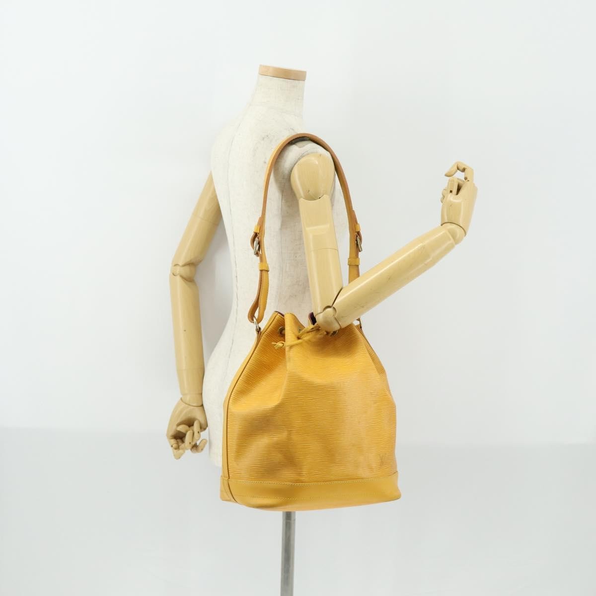 Louis Vuitton Noe Epi Leather Yellow Leather Shoulder Bag Bag (Pre-Owned)
