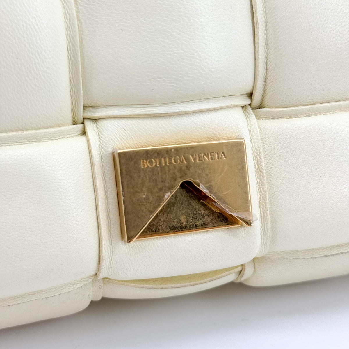 Bottega Veneta Cassette Padded Maxi Intrecciato Leather Yellow Leather Crossbody Bag Bag (Pre-Owned)
