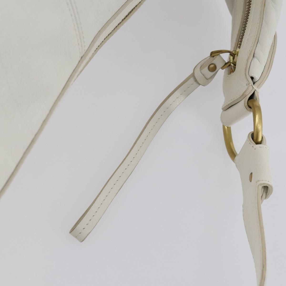 Bally Vintage Leather White Leather Shoulder Bag Bag (Pre-Owned)