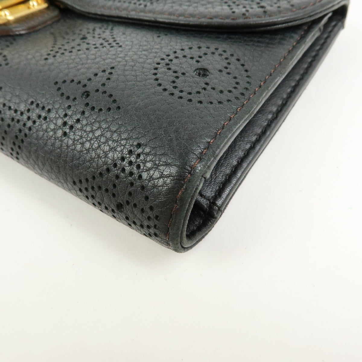 Louis Vuitton Amelia Mahina Leather Black Leather Wallets Accessory (Pre-Owned)