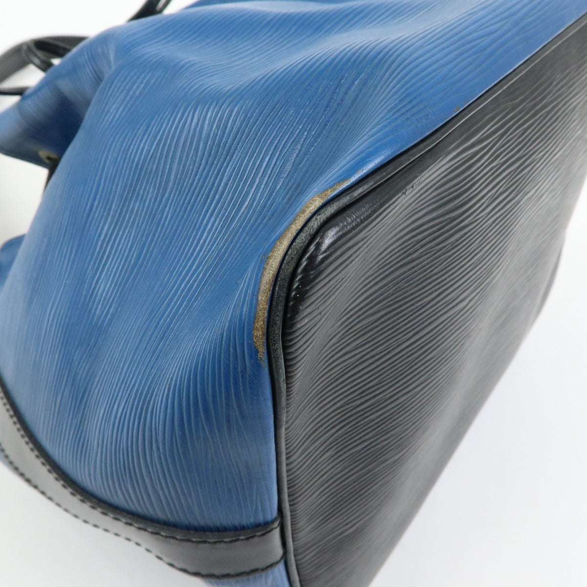 Louis Vuitton Bicolor Petit Noe Epi Leather Blue Leather Handbag (Pre-Owned)