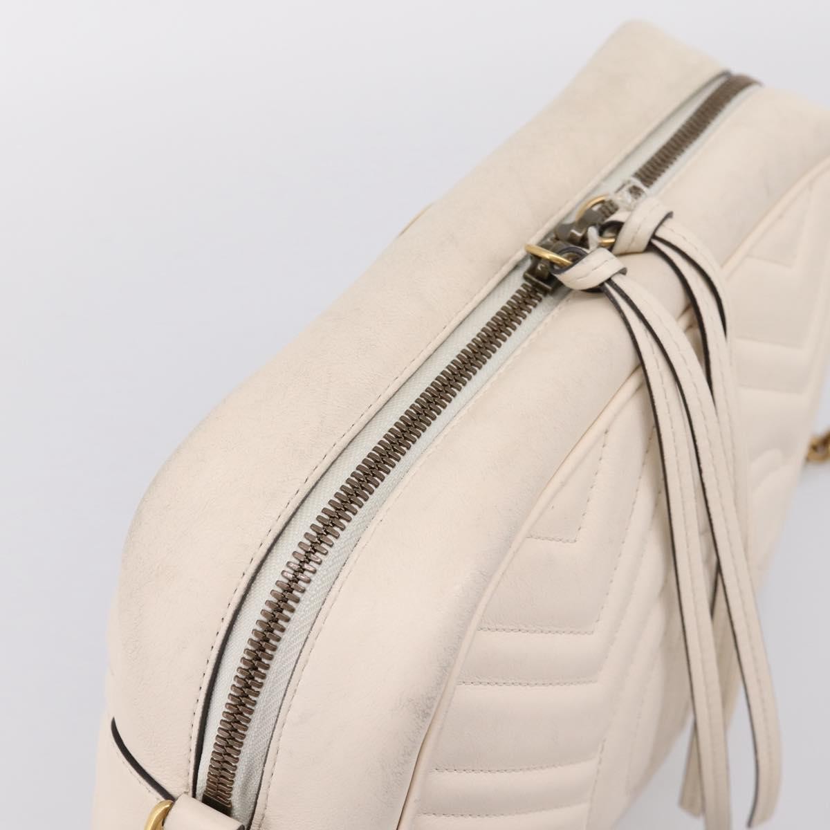 Gucci Gg Marmont Multi-Use Matelasse Leather White Leather Handbag (Pre-Owned)