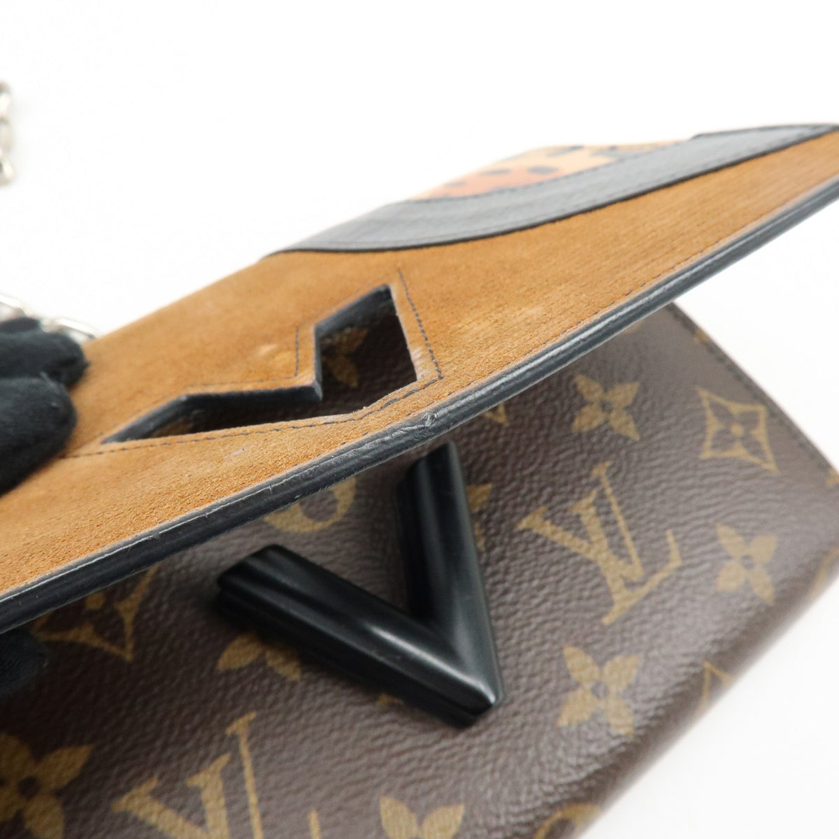Louis Vuitton Twist Chain Limited Edition Monogram Canvas Brown Canvas Crossbody Bag Bag (Pre-Owned)