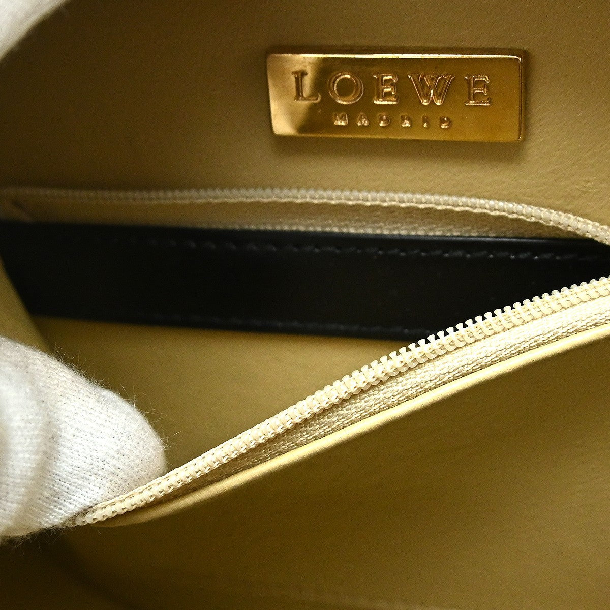 Loewe Vintage Anagram Leather Black Leather Handbag (Pre-Owned)