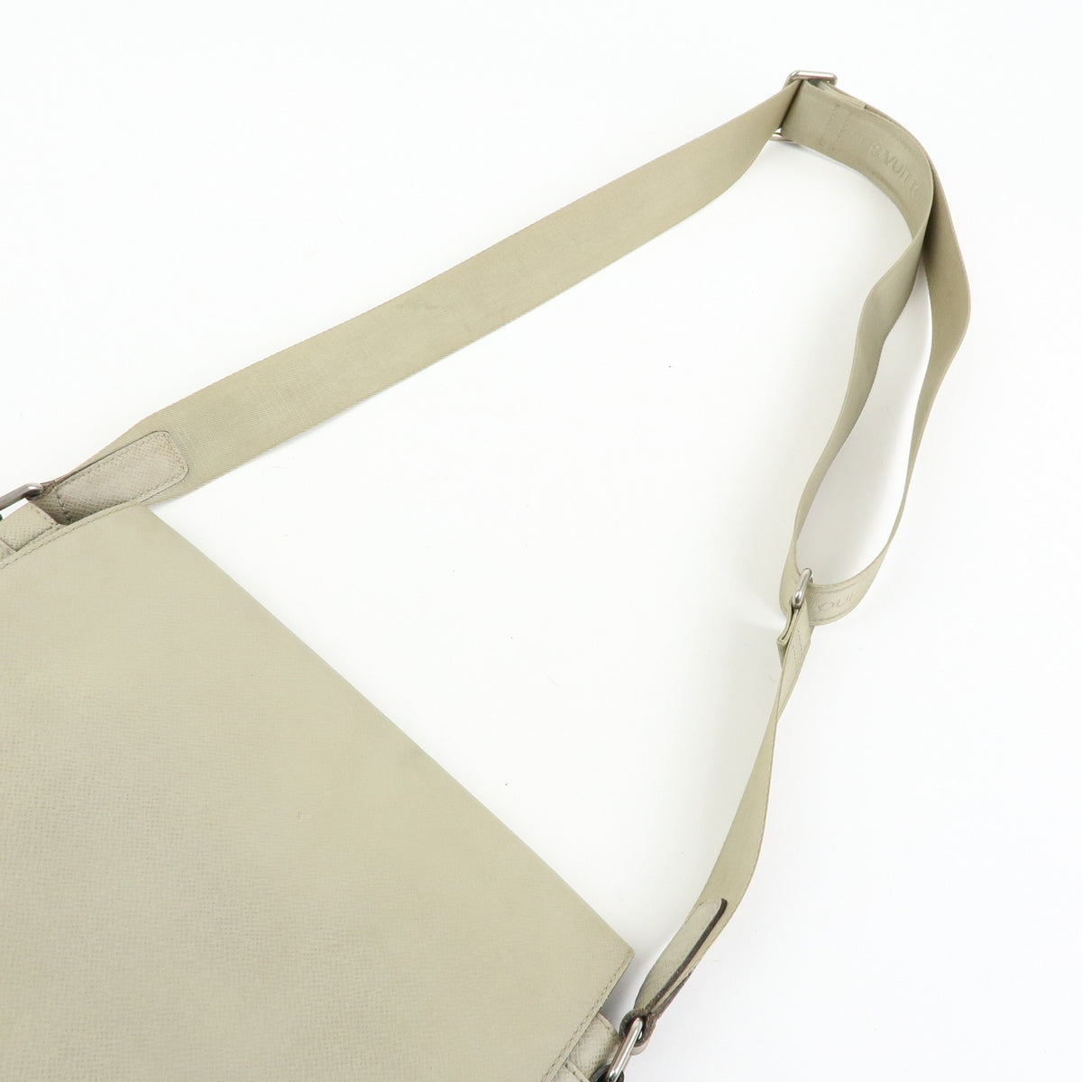 Louis Vuitton Milo Messenger Taiga Leather Beige Leather Handbag (Pre-Owned)
