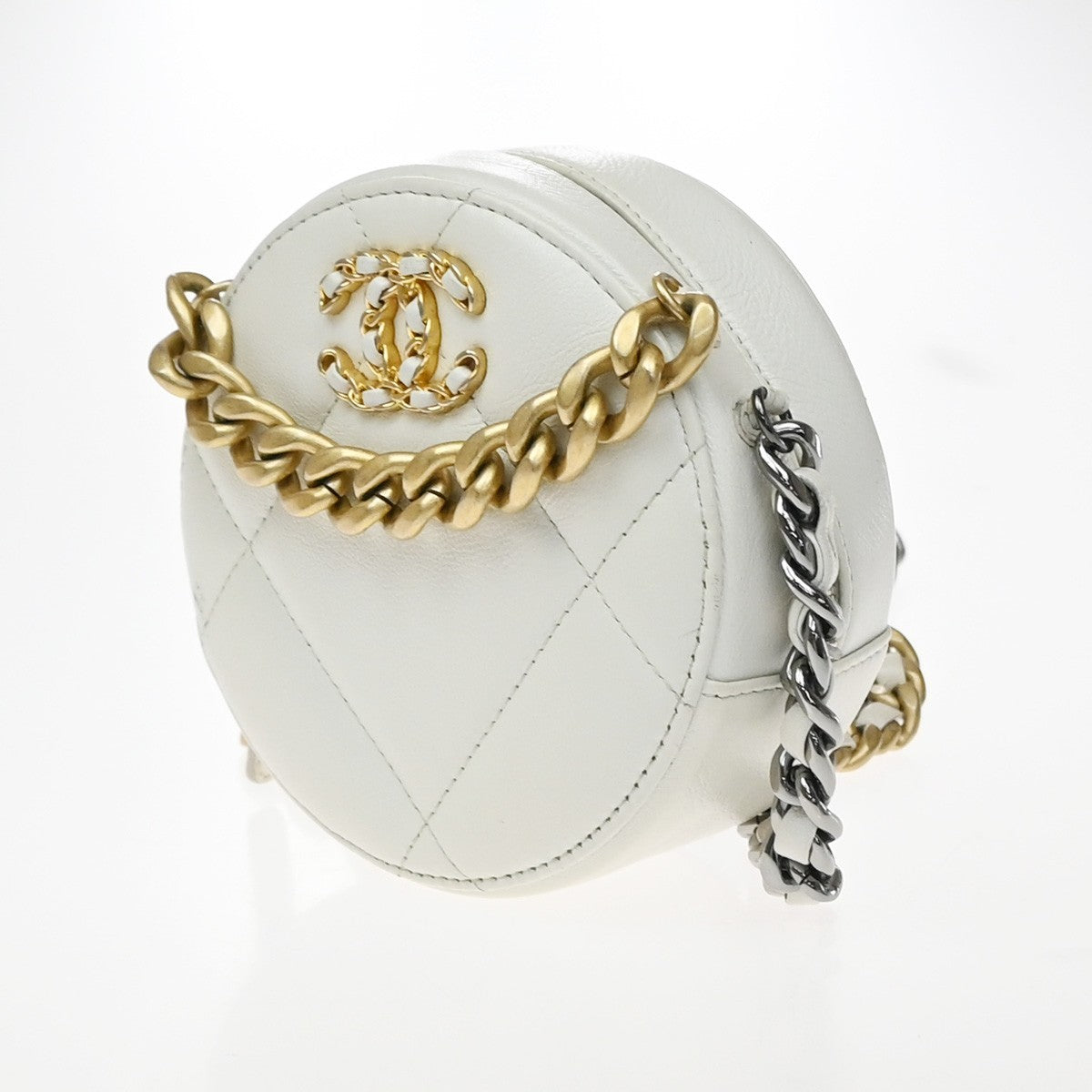 Chanel Chanel 19 Quilted White Leather Clutche & Pouche Bag (Pre-Owned)