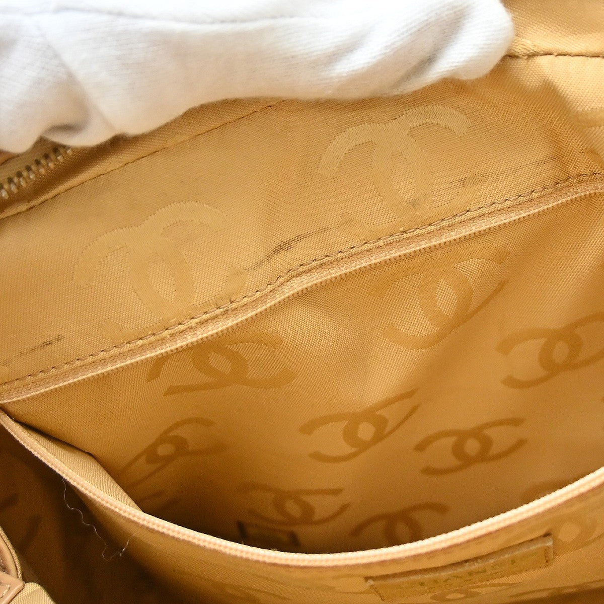 Chanel Surpique Zip Around Satchel Quilted Leather Beige Leather Handbag (Pre-Owned)