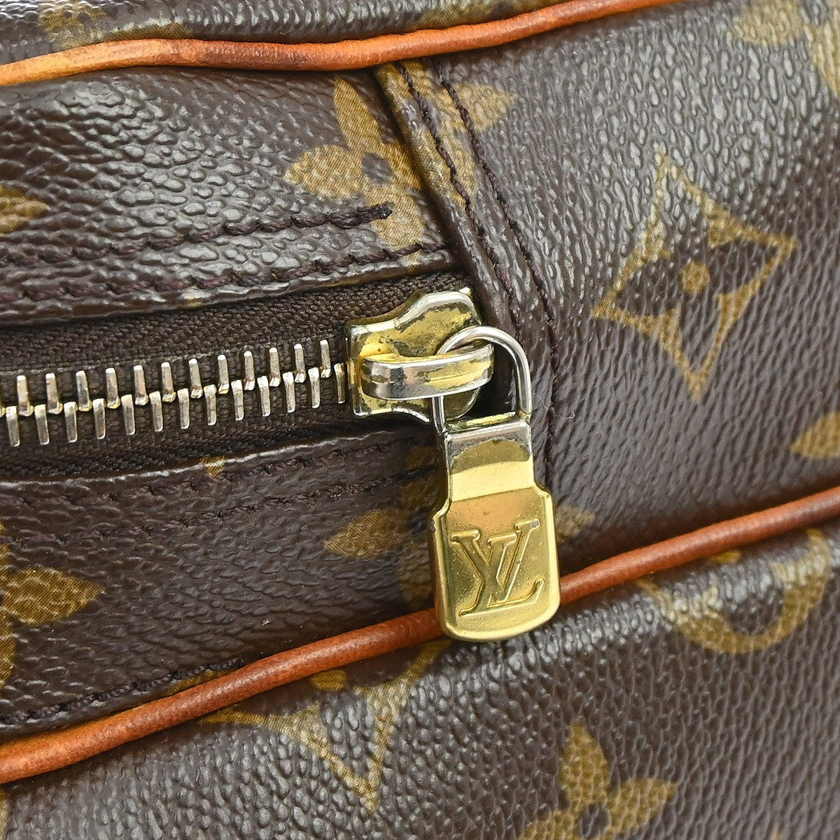 Louis Vuitton Nil Messenger Monogram Canvas Brown Canvas Handbag (Pre-Owned)