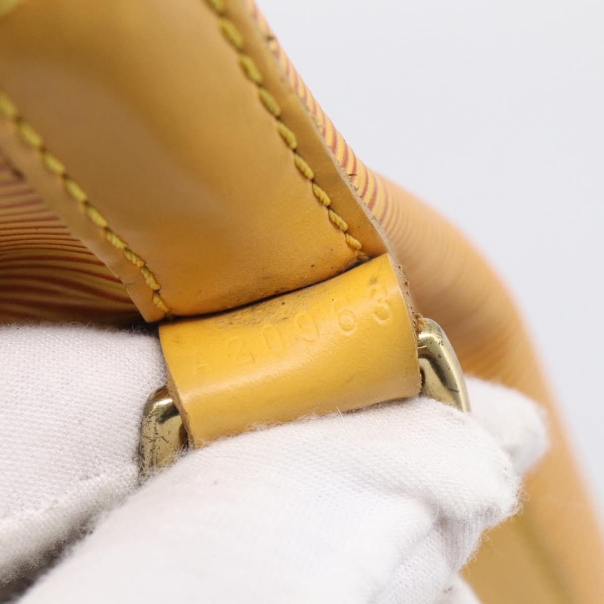 Louis Vuitton Petit Noe Epi Leather Yellow Leather Handbag (Pre-Owned)