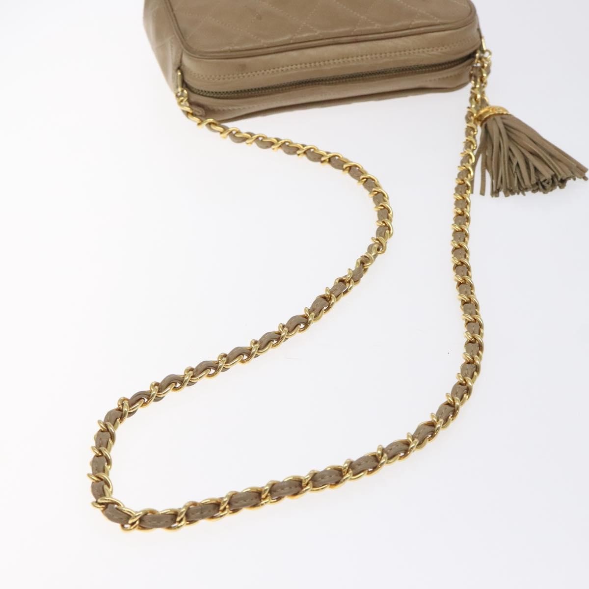 Chanel Vintage Diamond Cc Camera Quilted Leather Beige Leather Shoulder Bag Bag (Pre-Owned)