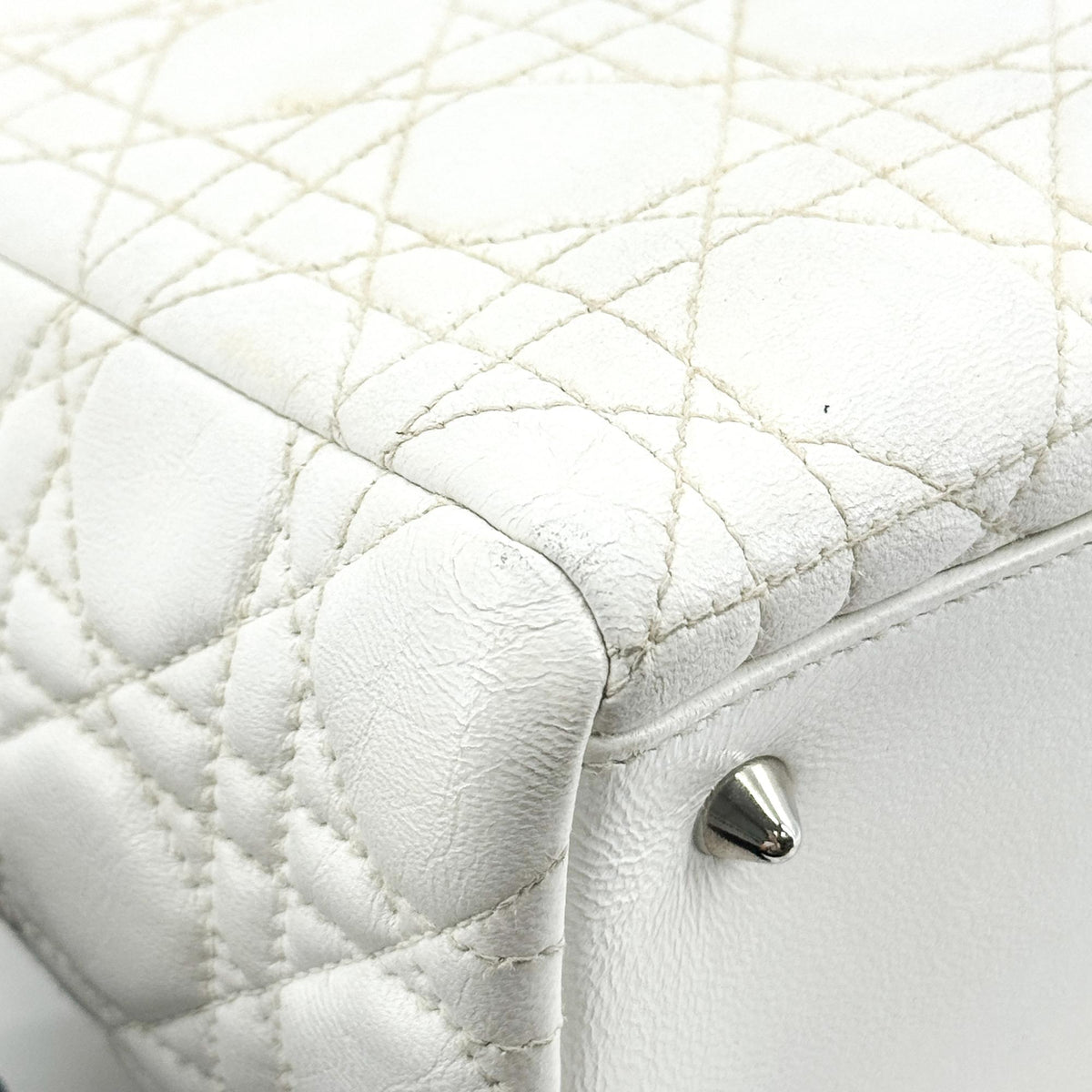 Christian Dior Lady Dior Grained Calfskin White Leather Handbag (Pre-Owned)