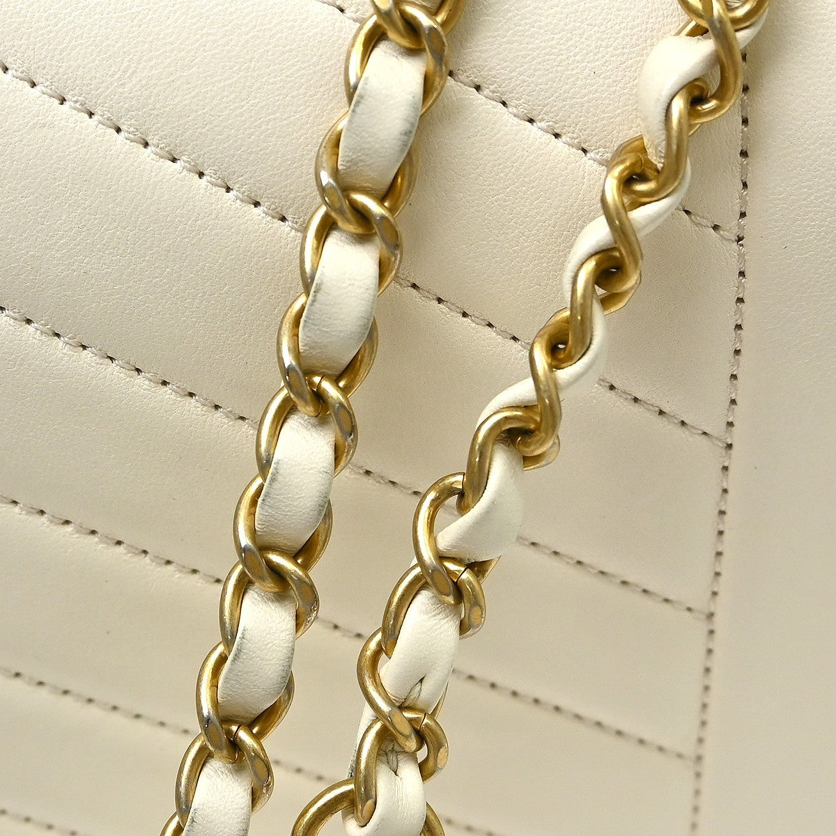 Chanel Flap Leather With Raffia White Leather Shoulder Bag Bag (Pre-Owned)