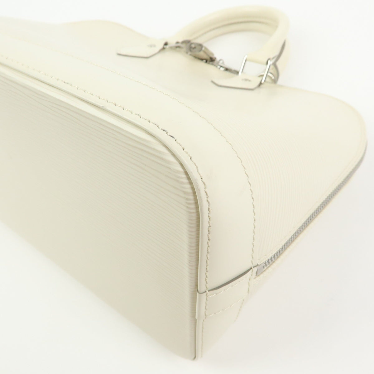 Louis Vuitton Alma Epi Leather White Leather Handbag (Pre-Owned)