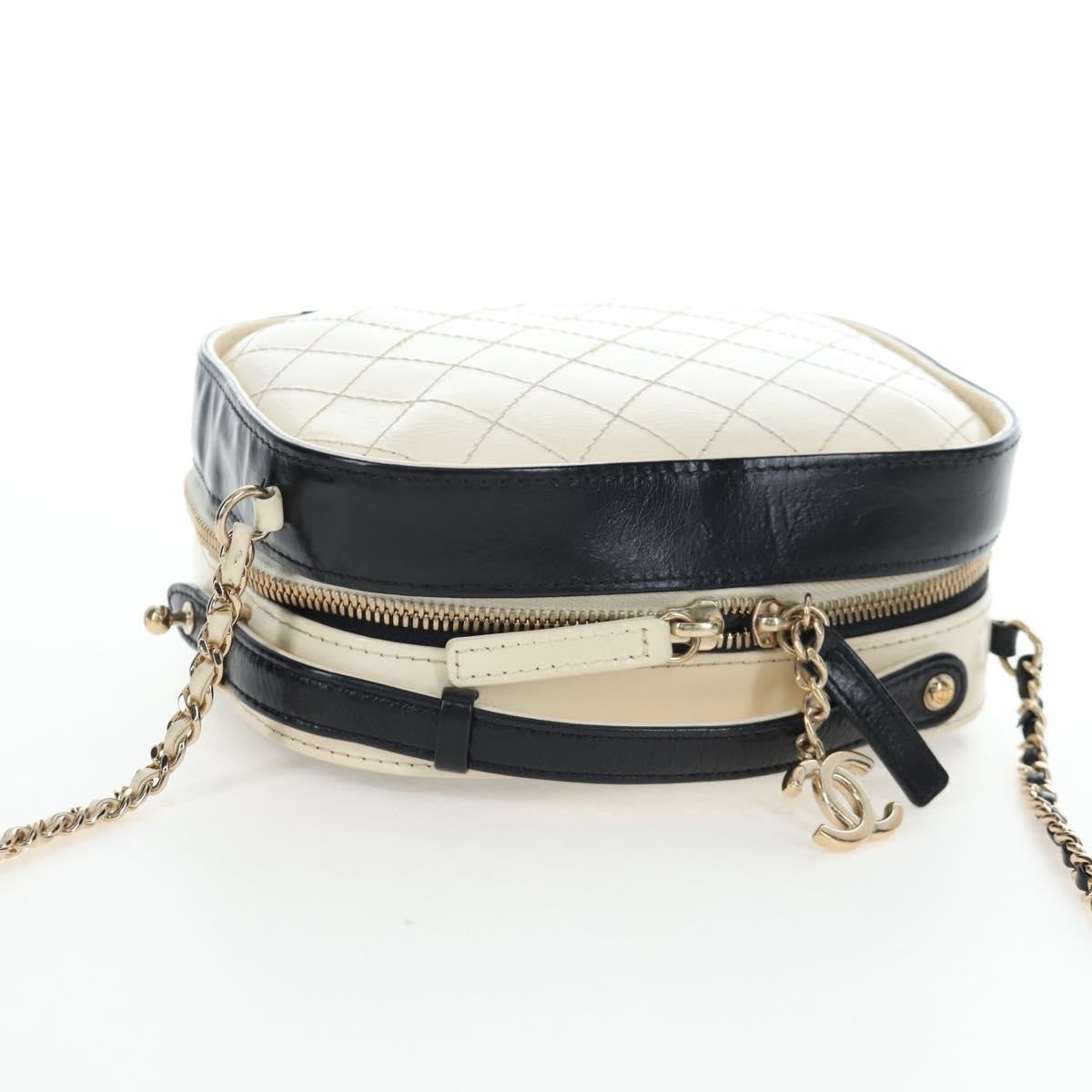 Chanel Vanity Case Quilted Crumpled Calfskin White Leather Handbag (Pre-Owned)