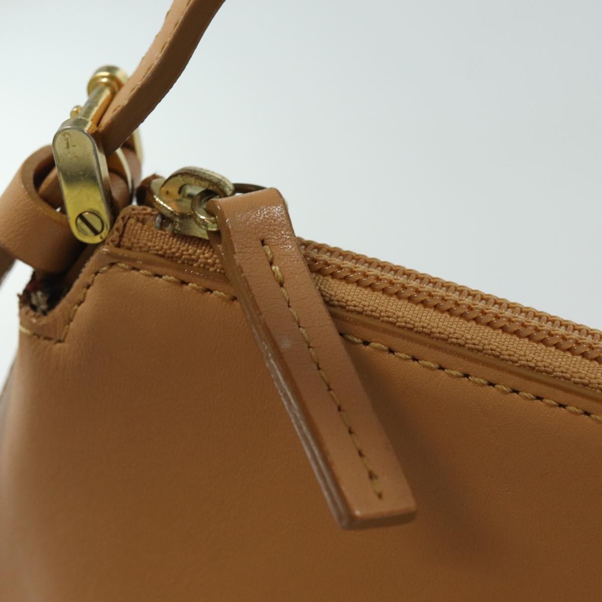 Burberry Vintage Leather Beige Leather Shoulder Bag Bag (Pre-Owned)