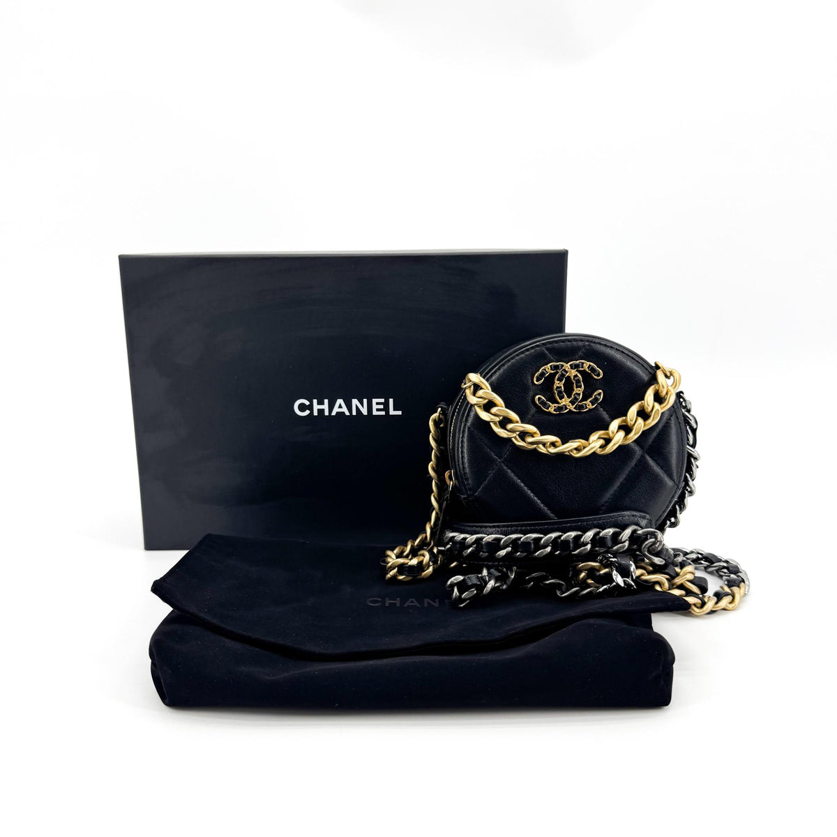 Chanel 19 Round Clutch With Chain Quilted Leather Black Leather Clutche & Pouche Bag (Pre-Owned)