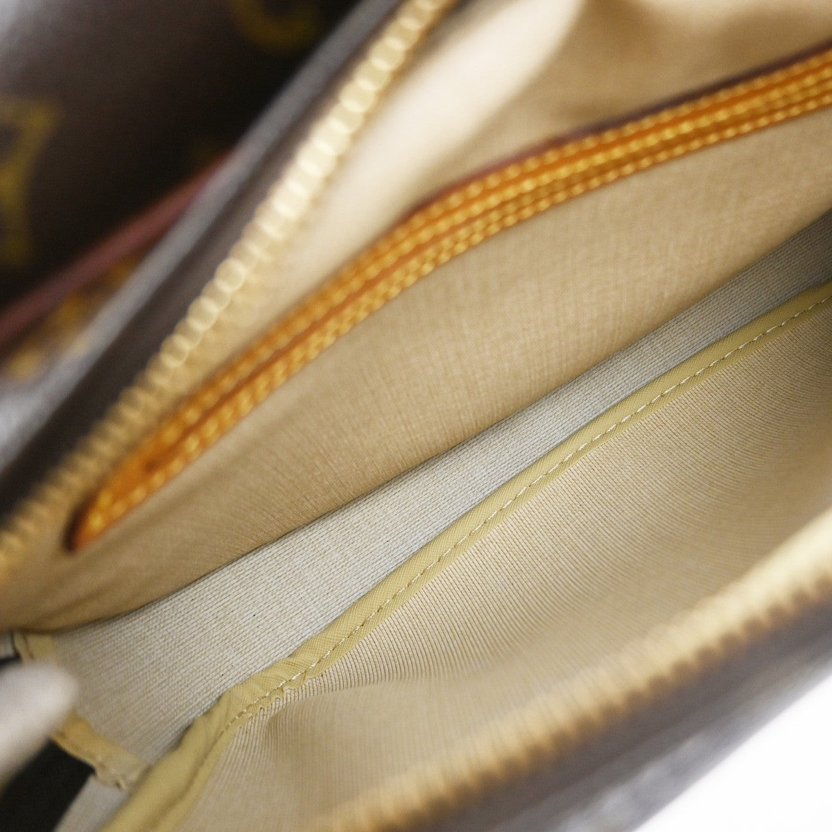 Louis Vuitton Reporter Monogram Canvas Brown Canvas Shoulder Bag Bag (Pre-Owned)