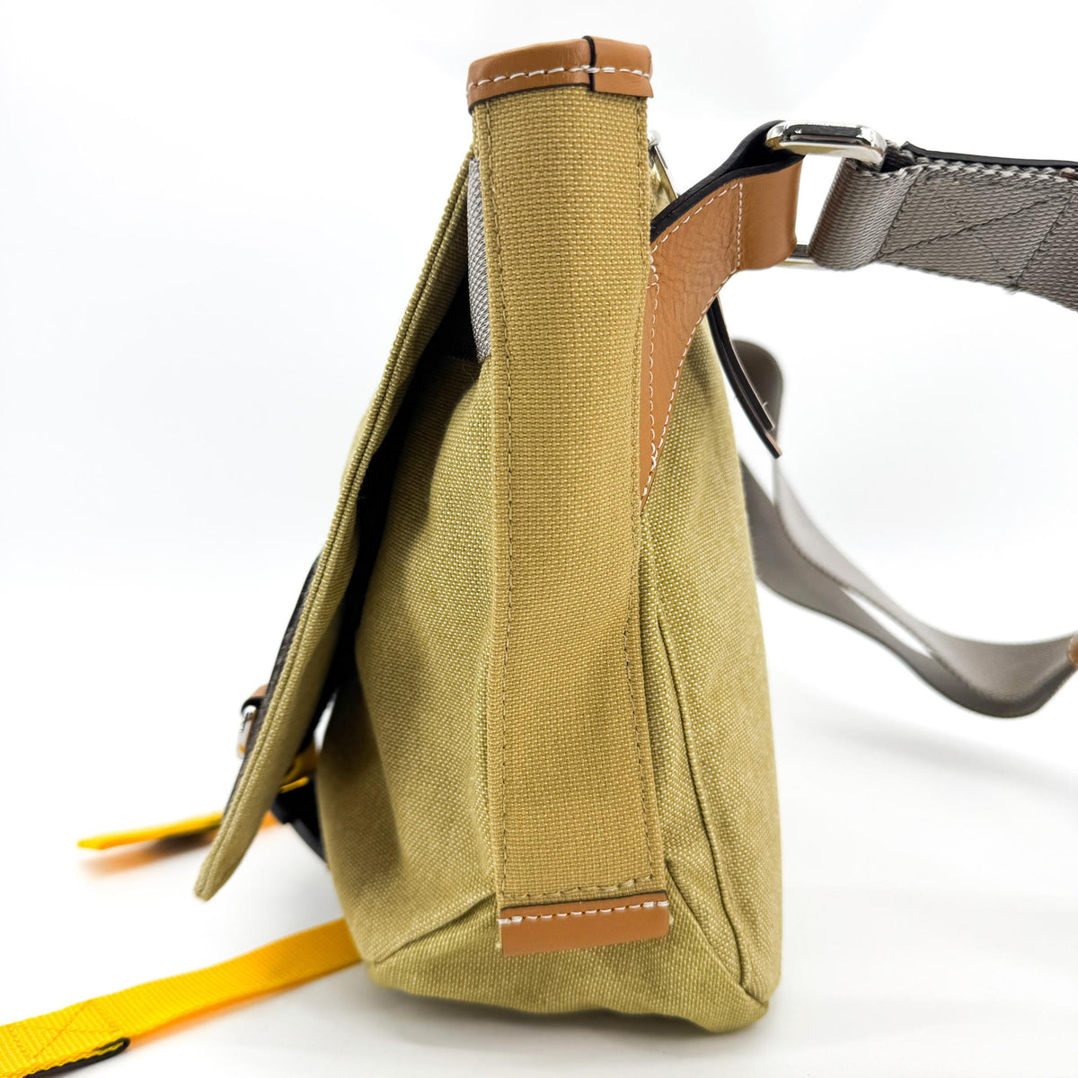 Loewe Shoulder Bag Canvas Brown Canvas Shoulder Bag Bag (Pre-Owned)