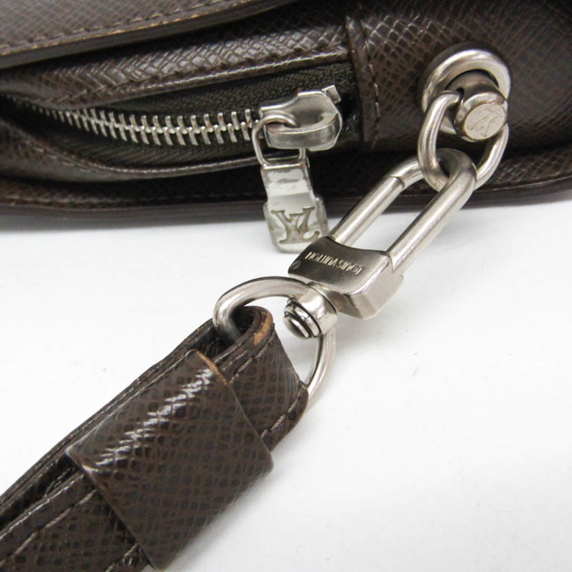 Louis Vuitton Pochette Baikal Clutch Taiga Leather Gray Leather Clutche & Pouche Bag (Pre-Owned)