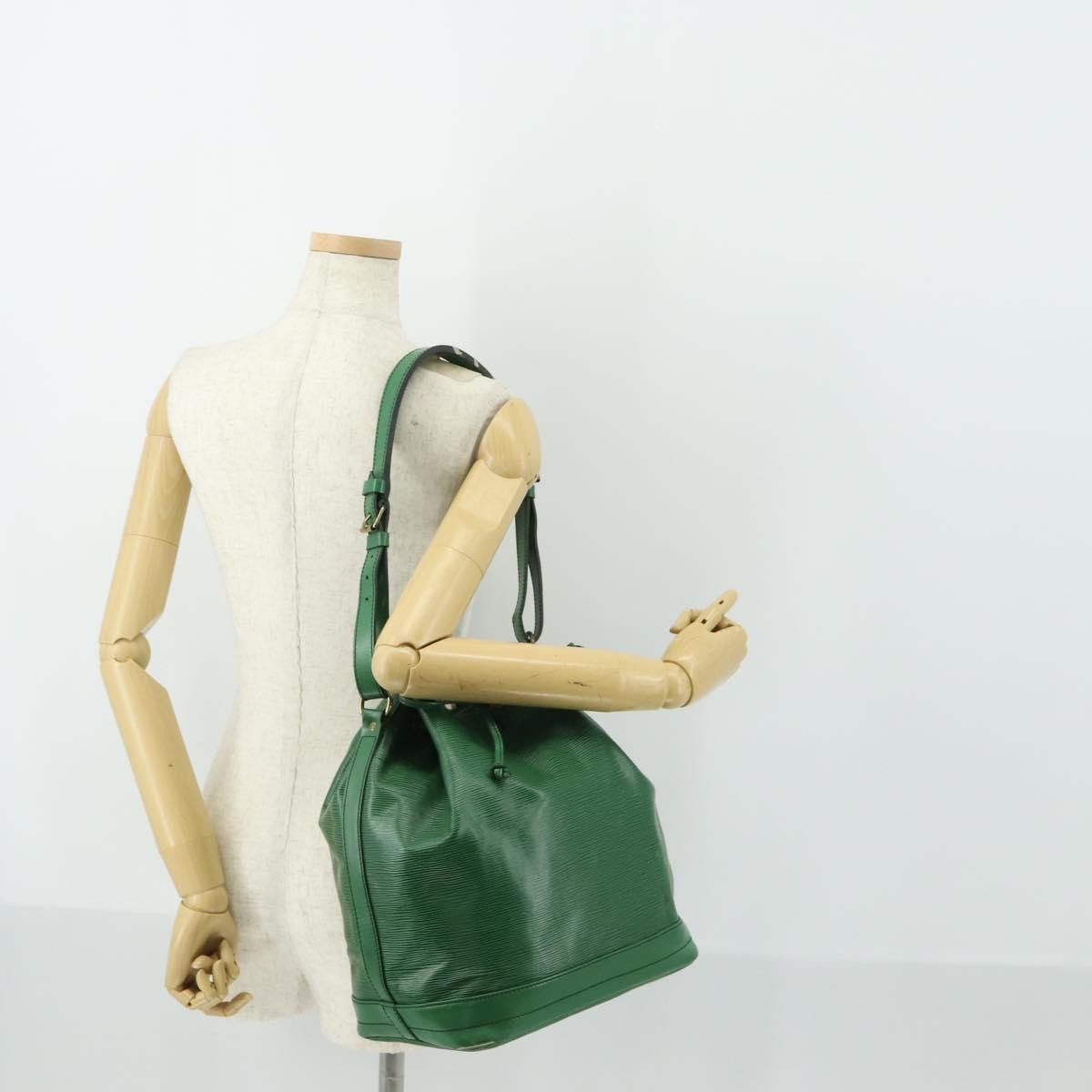 Louis Vuitton Noe Epi Leather Green Leather Shoulder Bag Bag (Pre-Owned)