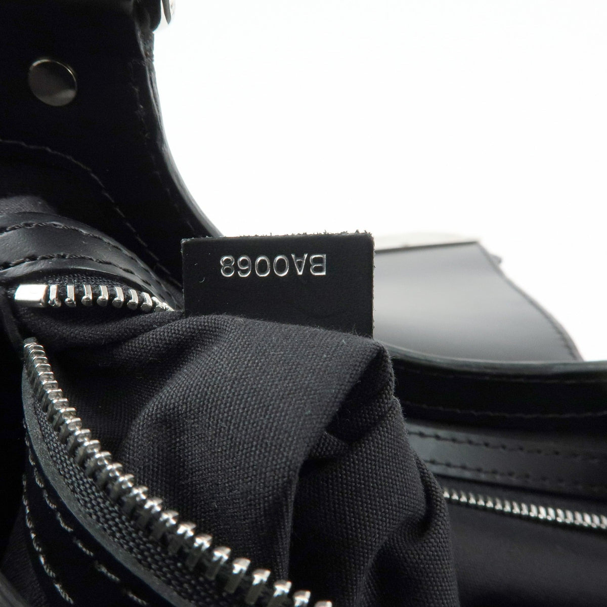 Louis Vuitton Montaigne Sac Epi Leather Black Leather Handbag (Pre-Owned)