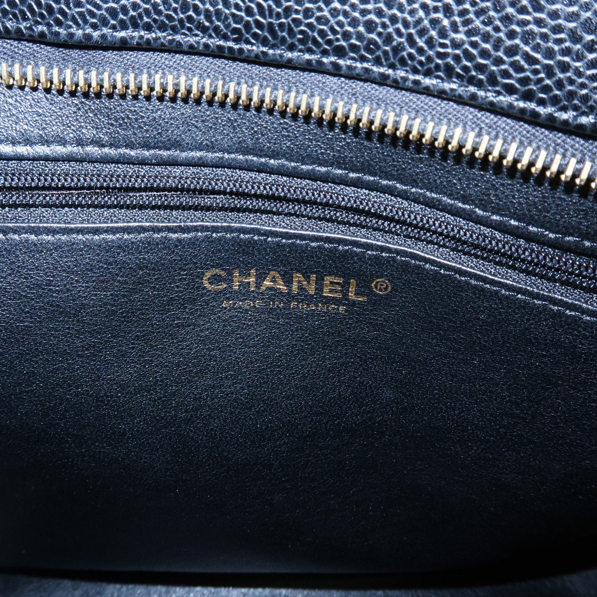 Chanel Medallion Quilted Caviar Black Crocodile_Skin Tote Bag Bag (Pre-Owned)