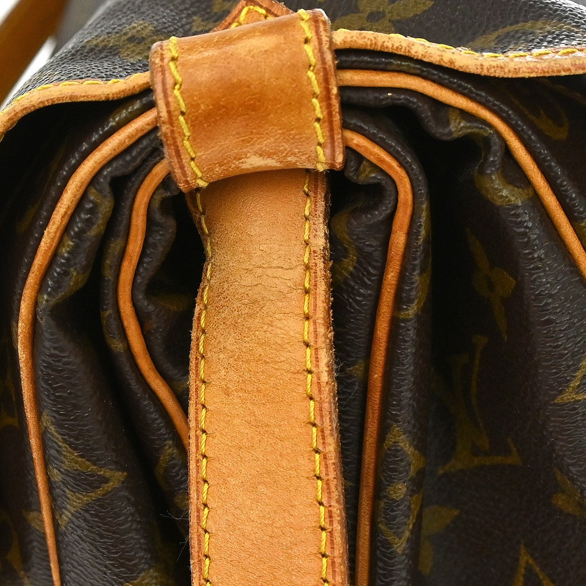 Louis Vuitton Saumur Monogram Brown Canvas Shoulder Bag Bag (Pre-Owned)