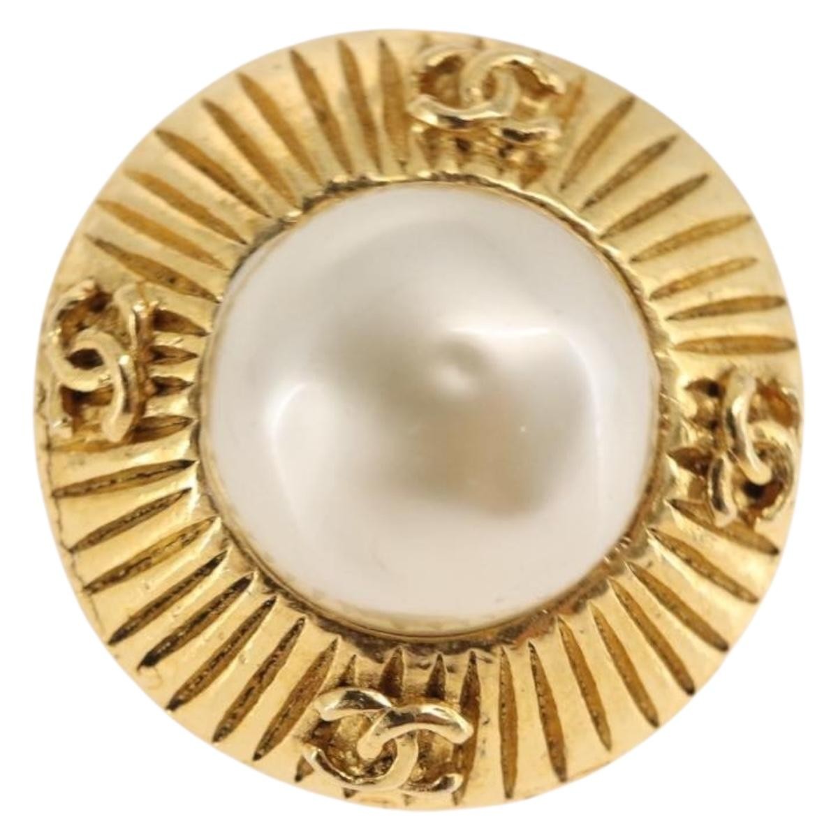 Chanel Vintage Round Cc Clip-On Metal With Faux Pearl Gold Metal Earrings Jewelry (Pre-Owned)