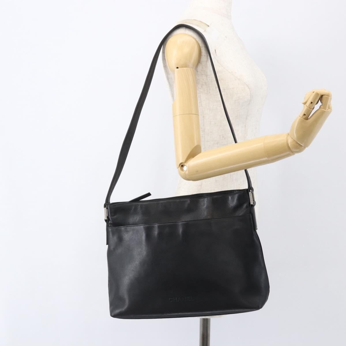 Chanel Vintage Leather Black Leather Shoulder Bag Bag (Pre-Owned)