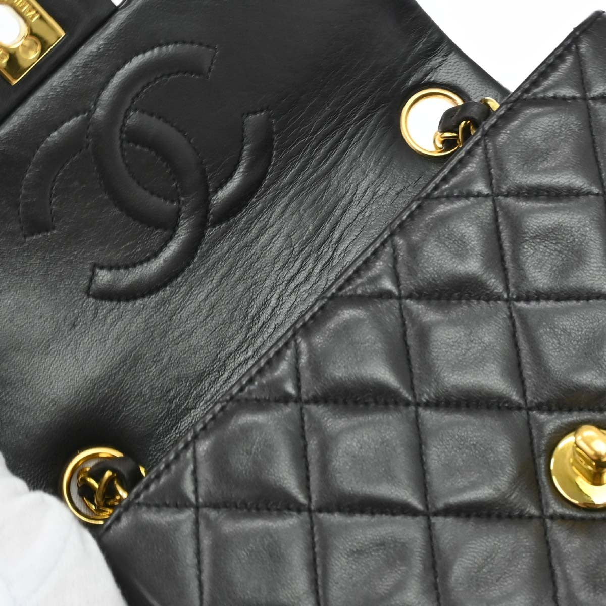 Chanel Vintage Square Classic Single Flap Quilted Lambskin Black Leather Handbag (Pre-Owned)