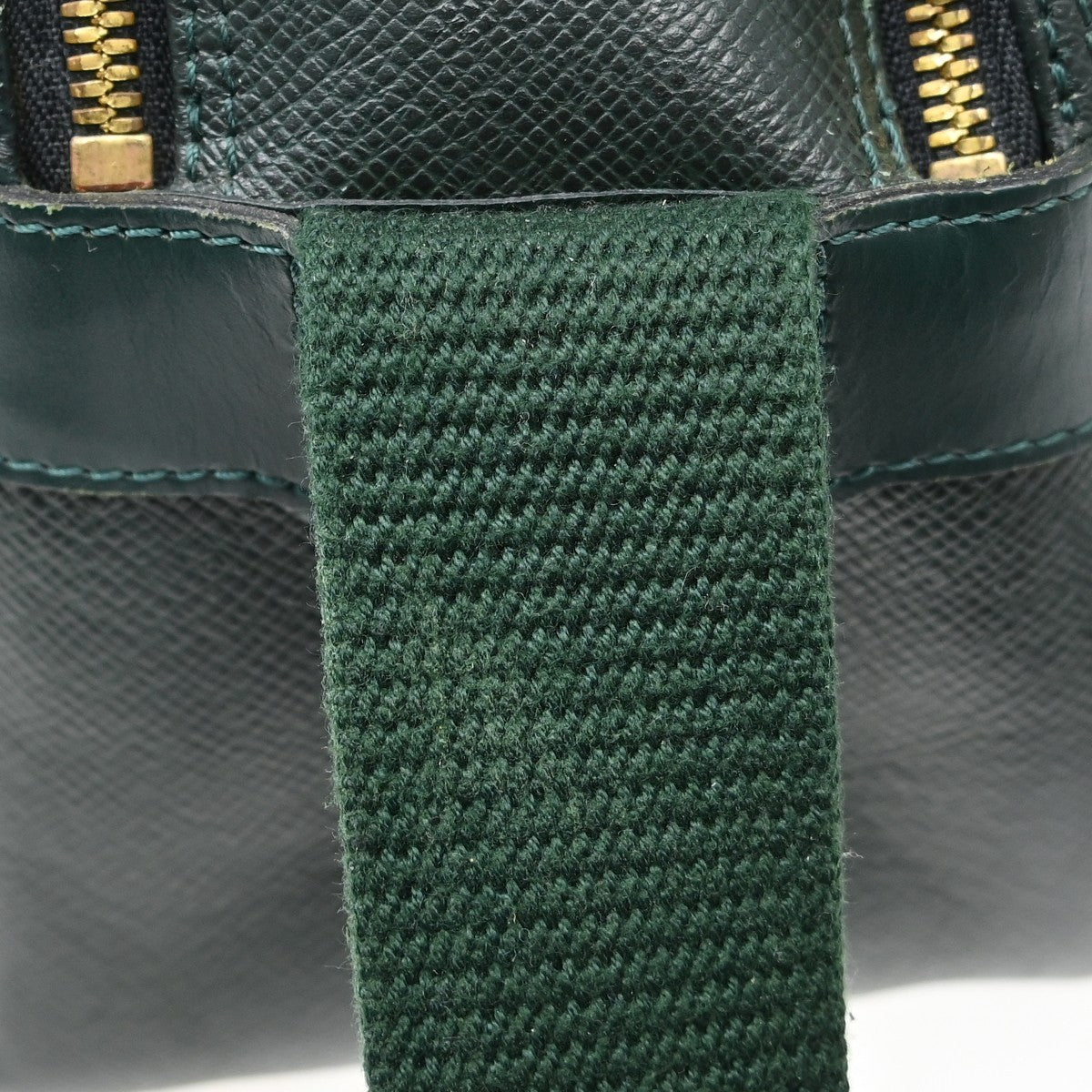 Louis Vuitton Reporter Taiga Leather Green Leather Shoulder Bag Bag (Pre-Owned)