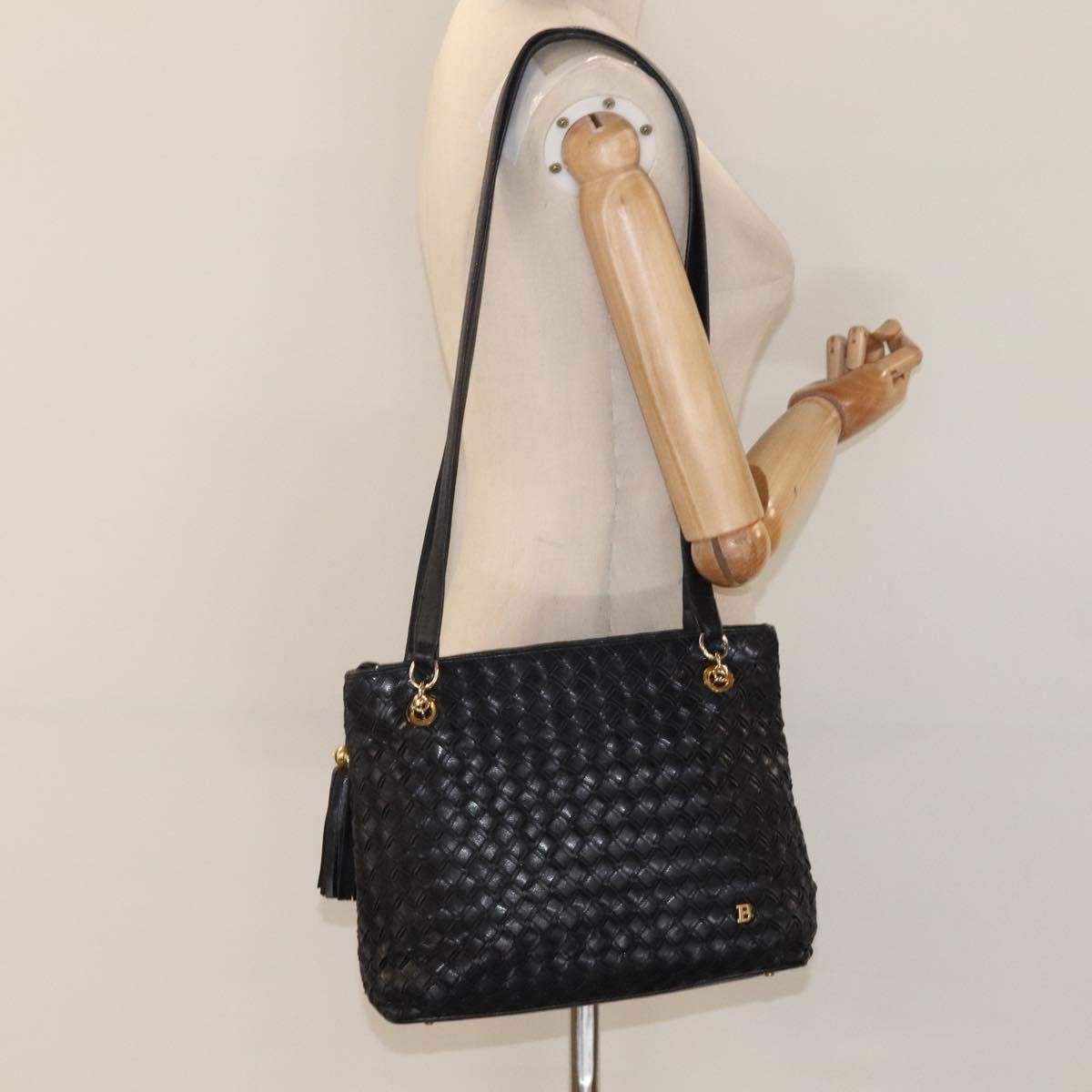 Bally Vintage Quilted Leather Black Leather Shoulder Bag Bag (Pre-Owned)