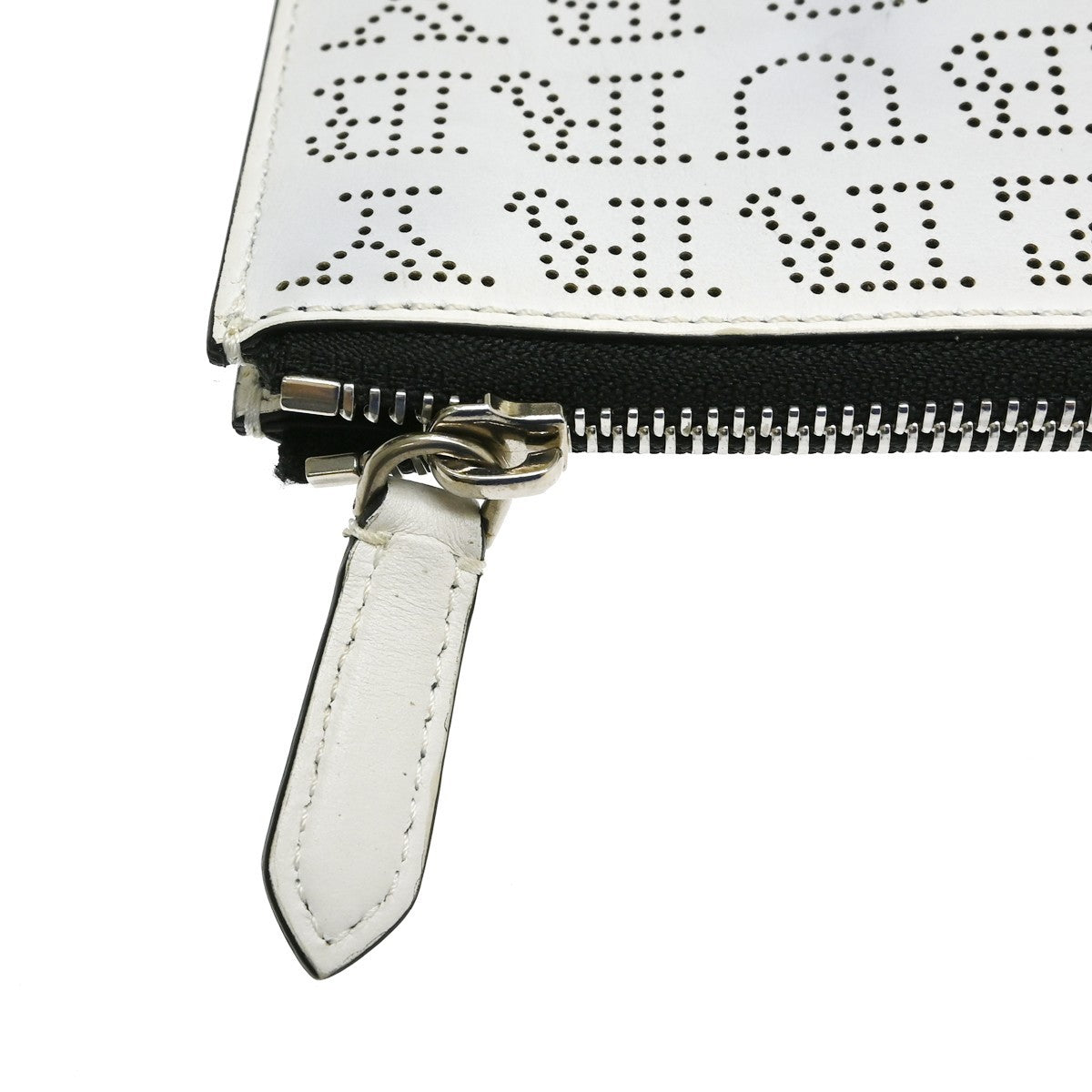 Burberry Zip Clutch Leather White Leather Clutche & Pouche Bag (Pre-Owned)