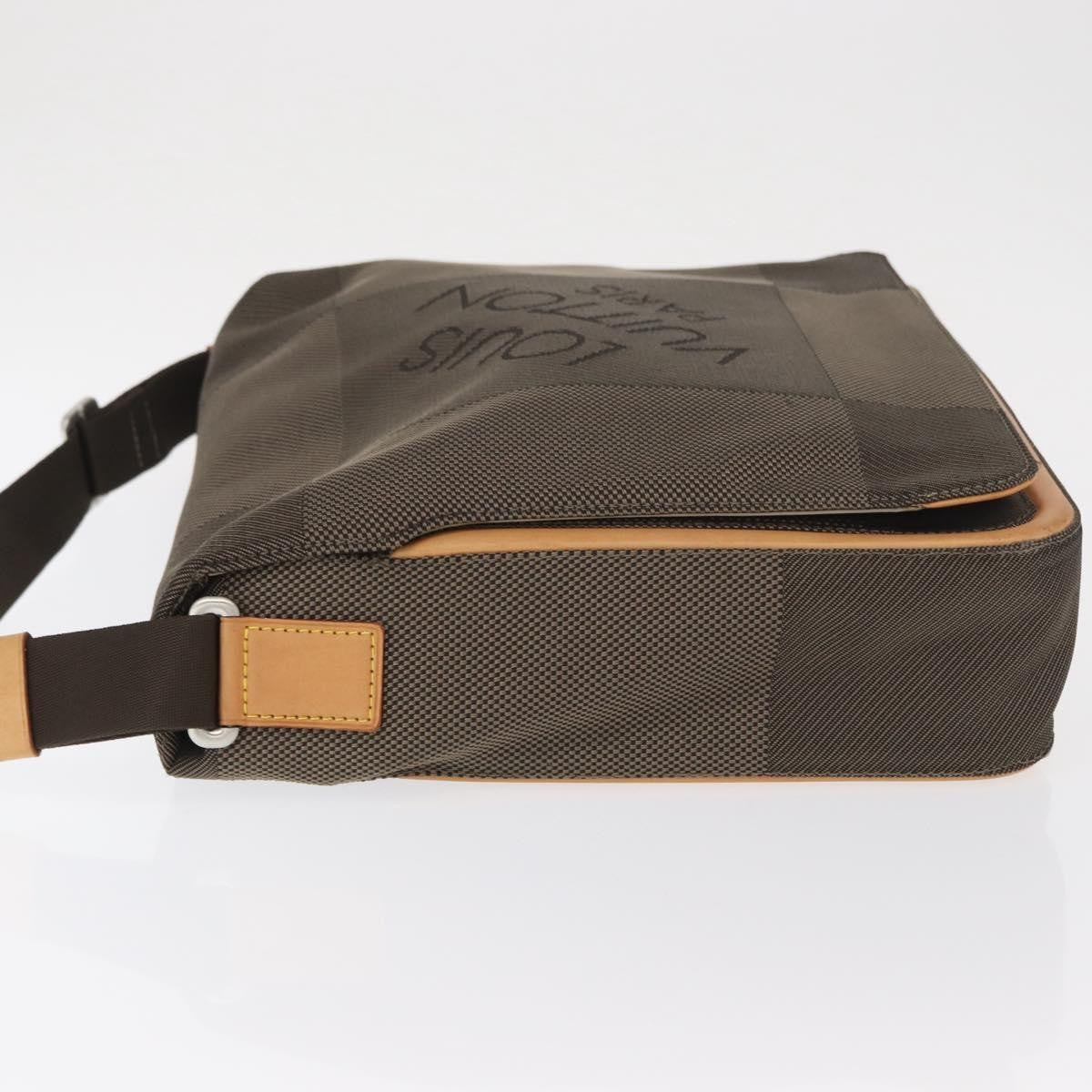 Louis Vuitton Terre Messenger Damier Geant Canvas Brown Canvas Shoulder Bag Bag (Pre-Owned)