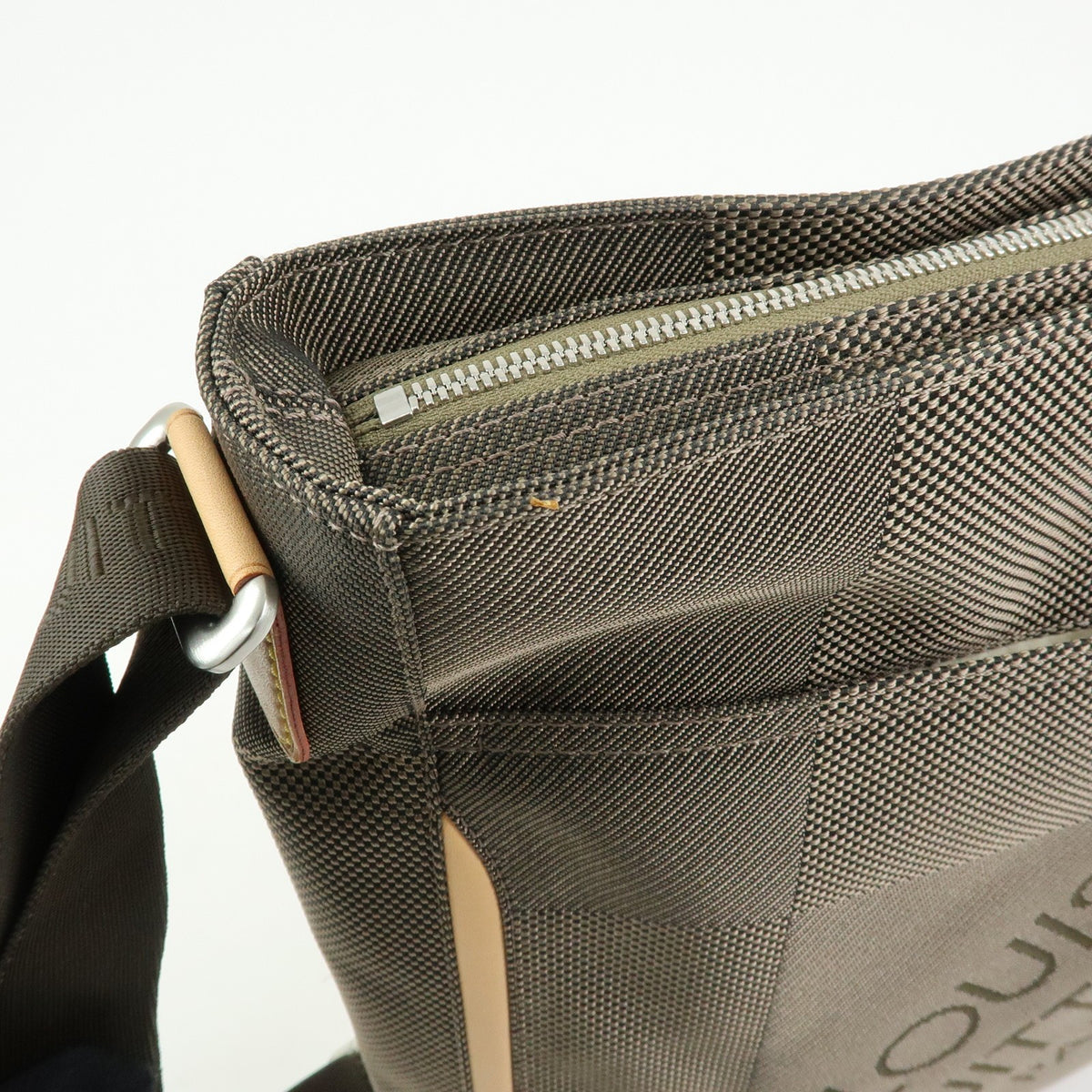 Louis Vuitton Compagnon Messenger Damier Geant Canvas Brown Canvas Handbag (Pre-Owned)