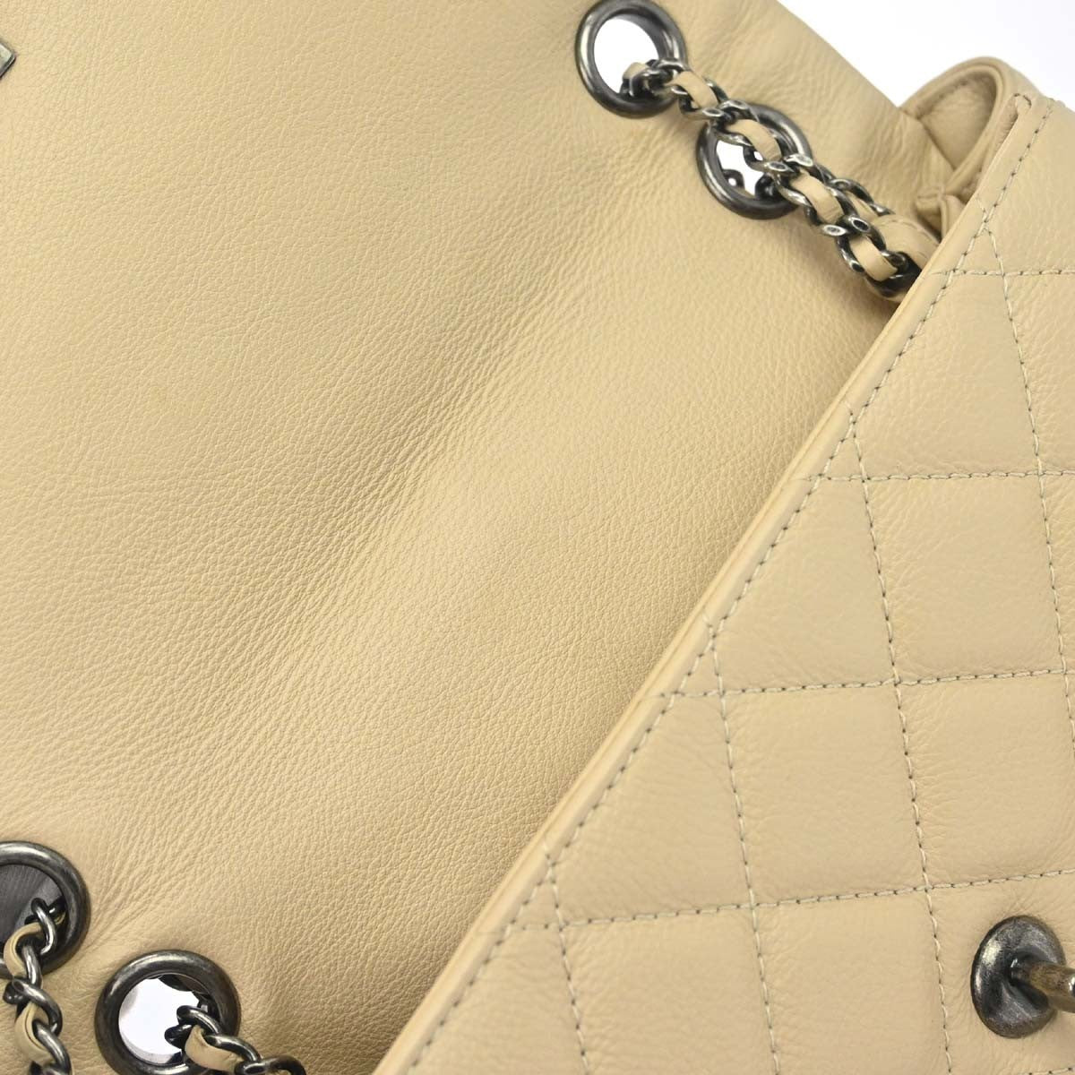 Chanel Flap Shoulder Leather Beige Leather Shoulder Bag Bag (Pre-Owned)