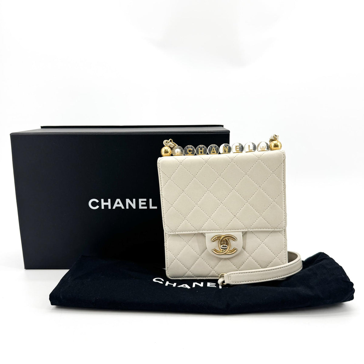Chanel Chic Pearls Flap Quilted Lambskin White Leather Handbag (Pre-Owned)
