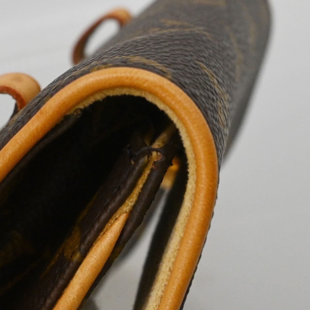 Louis Vuitton Florentine Waist Monogram Canvas Brown Canvas Clutche & Pouche Bag (Pre-Owned)