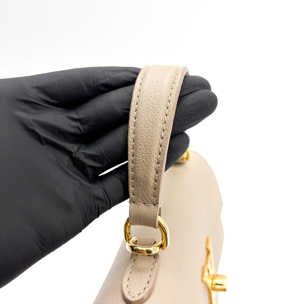 Louis Vuitton Lockme Ever Leather Beige Leather Handbag (Pre-Owned)