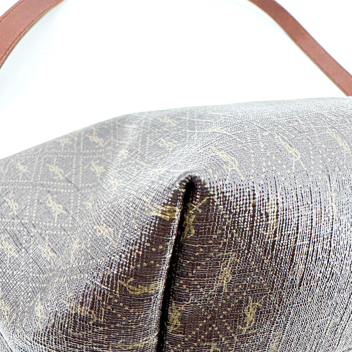 Saint Laurent Le Monogramme Monogram All Over Coated Canvas And Leather Black Canvas Shoulder Bag Bag (Pre-Owned)