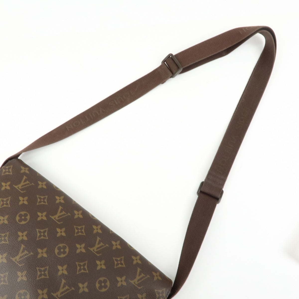 Louis Vuitton Beaubourg Messenger Monogram Canvas Brown Canvas Handbag (Pre-Owned)