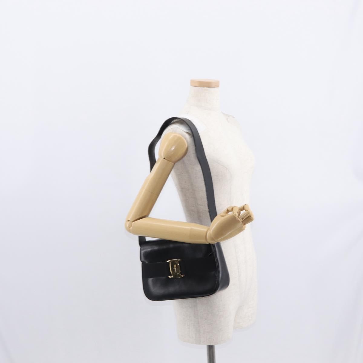 Salvatore Ferragamo Vala Leather Black Leather Shoulder Bag Bag (Pre-Owned)