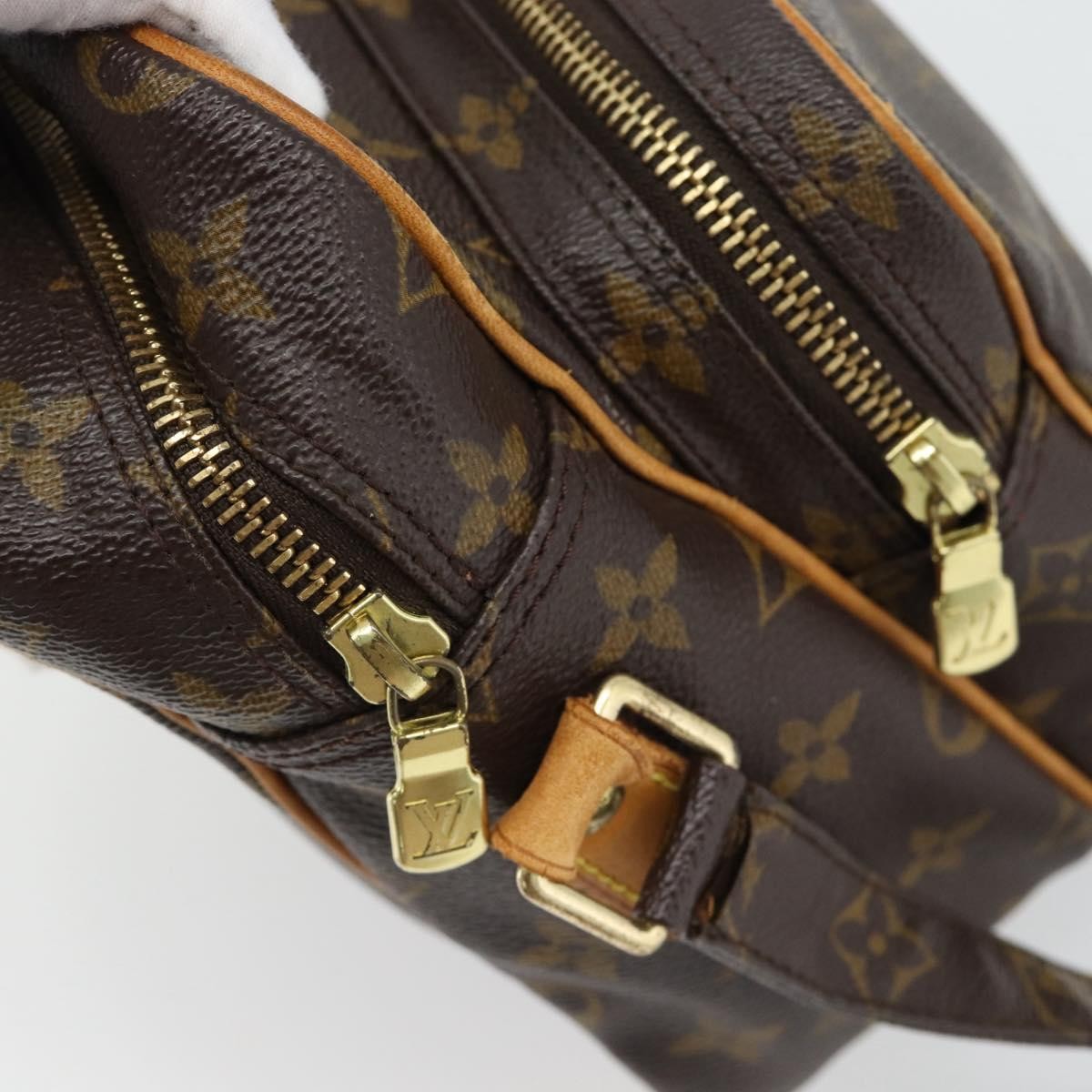 Louis Vuitton Nil Messenger Monogram Canvas Brown Canvas Shoulder Bag Bag (Pre-Owned)