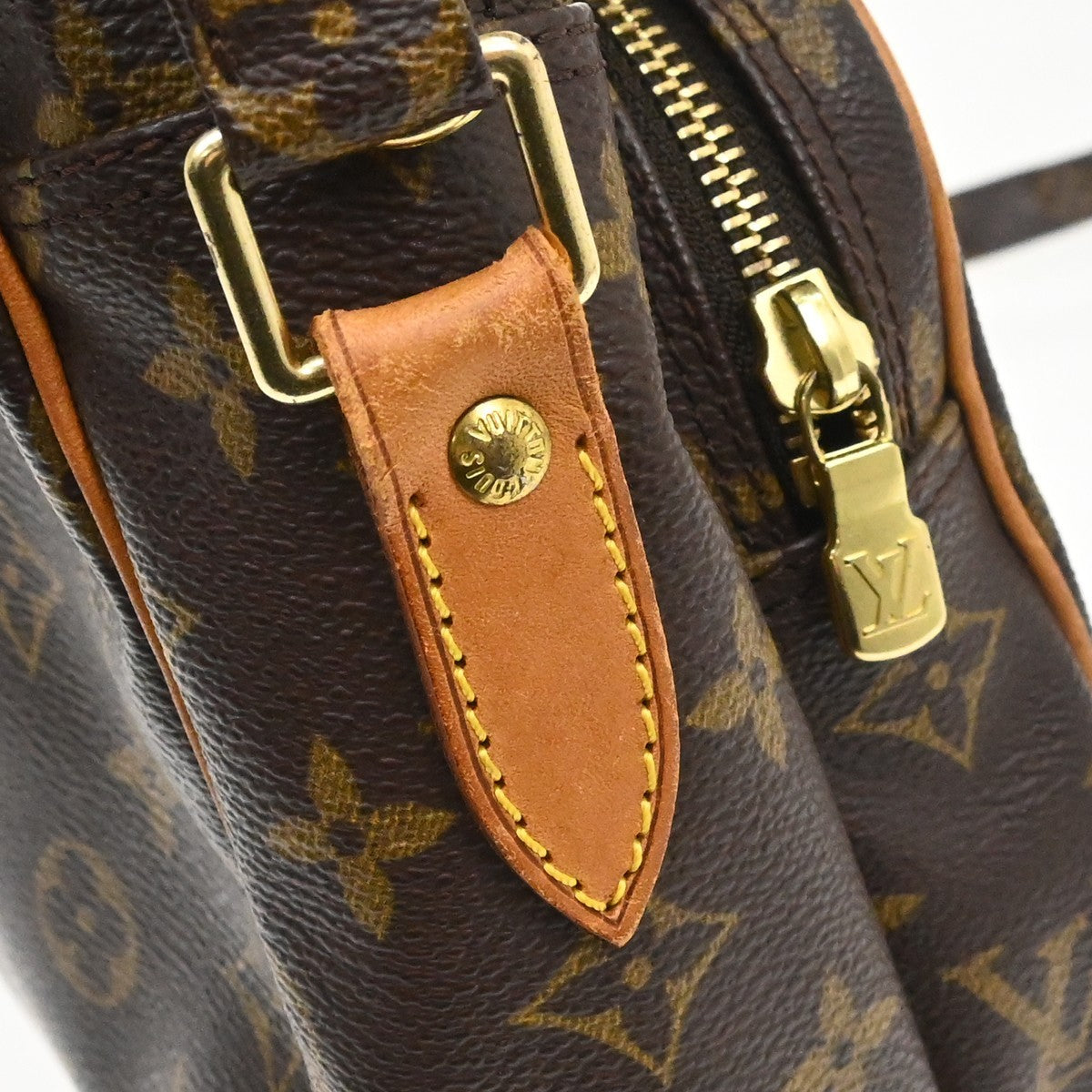 Louis Vuitton Nil Messenger Monogram Canvas Brown Canvas Shoulder Bag Bag (Pre-Owned)