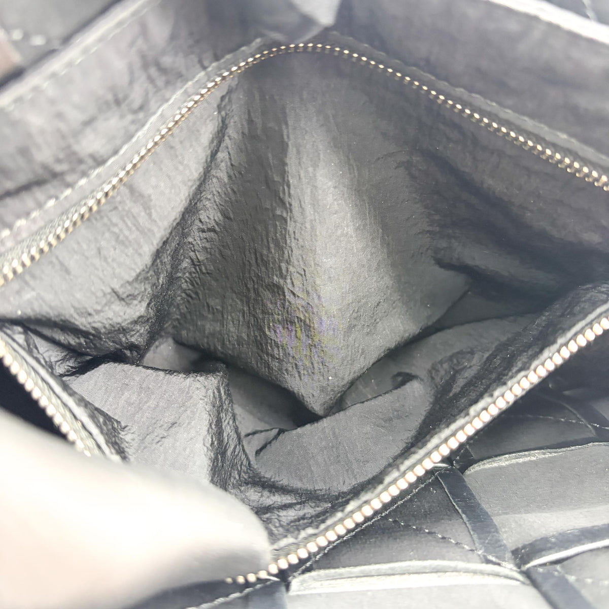 Bottega Veneta Cassette Maxi Intrecciato Leather Black Leather Shoulder Bag Bag (Pre-Owned)