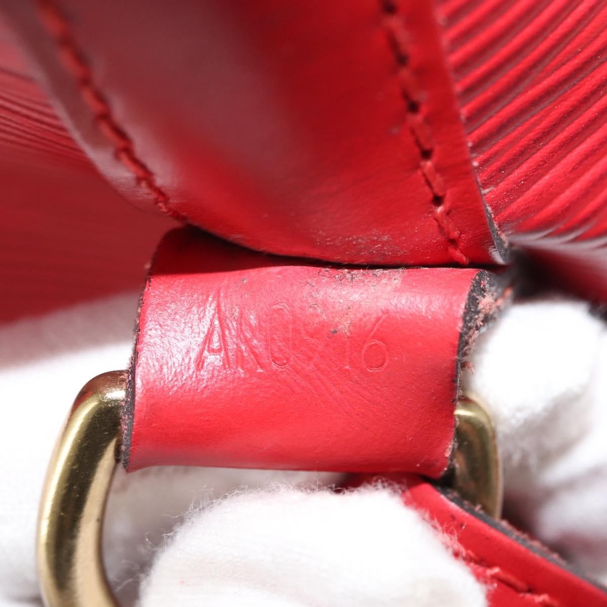 Louis Vuitton Noe Epi Leather Red Leather Shoulder Bag Bag (Pre-Owned)