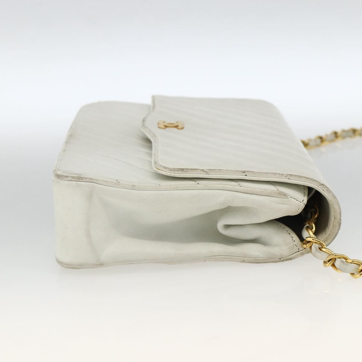 Chanel Matelasse Chain Leather White Leather Shoulder Bag Bag (Pre-Owned)